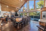 Black Bear Lodge, Gorgeous Vaulted Ceilings and Floor to Ceiling Views